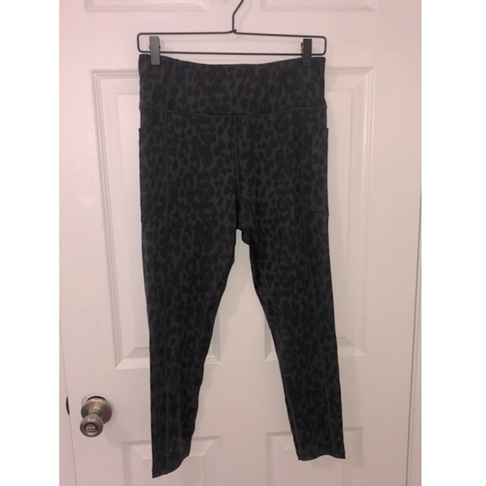 🌟Victoria Secret Dark Cheetah Print Leggings🌟